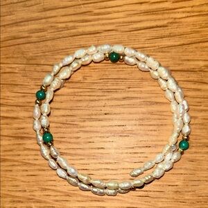 VTG FRESHWATER PEARLS & Malachite Gemstone Memory Wire Bracelet